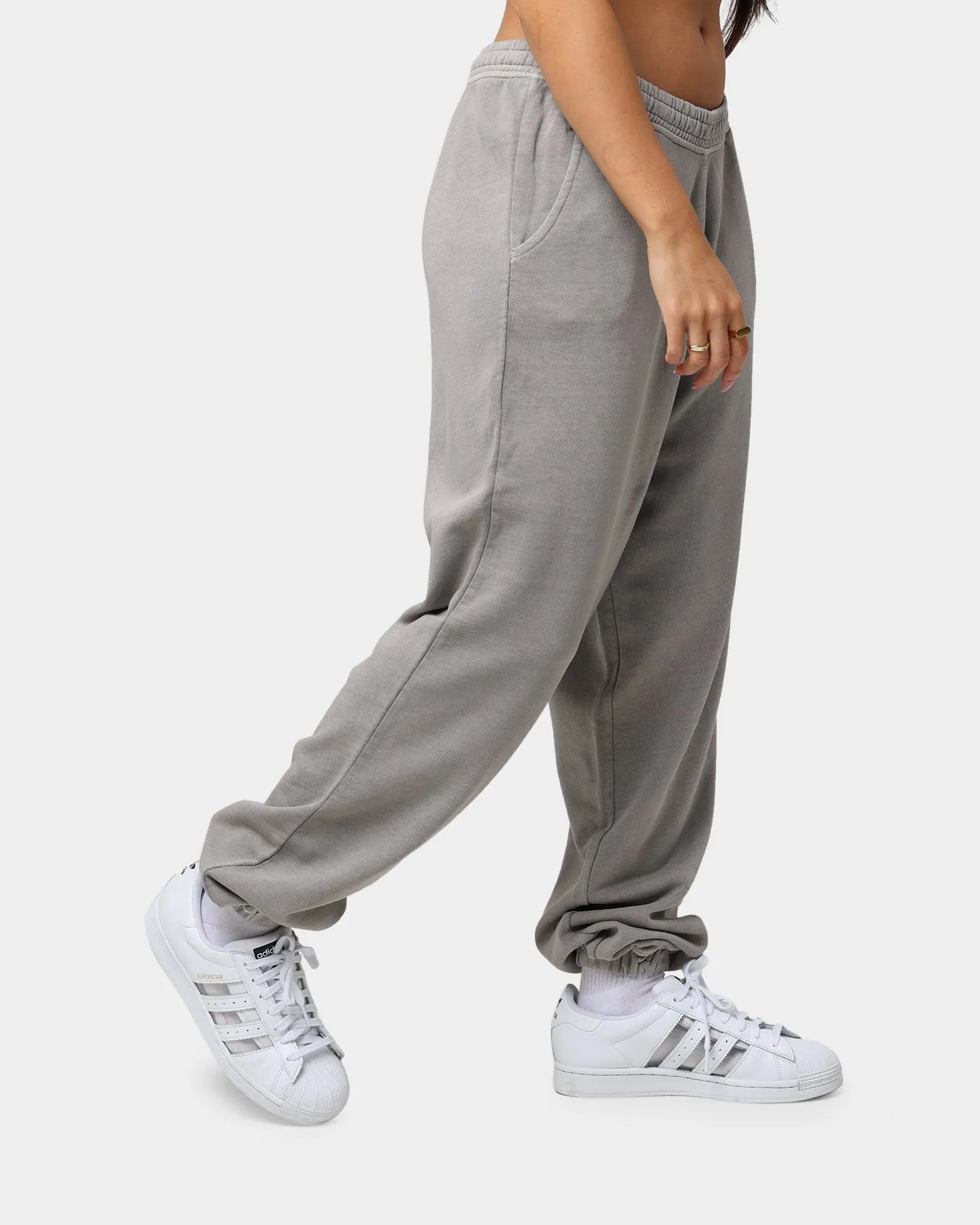 Reebok Women's Classics Natural Dye Small Logo French Terry Joggers Boulder Grey